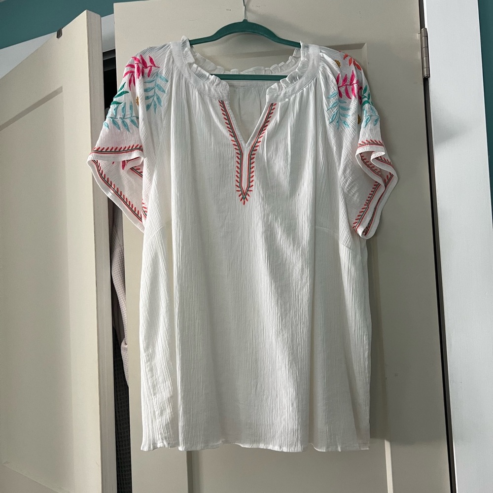 Talbots Womens Beautiful Embroidered Top Excellent Condition